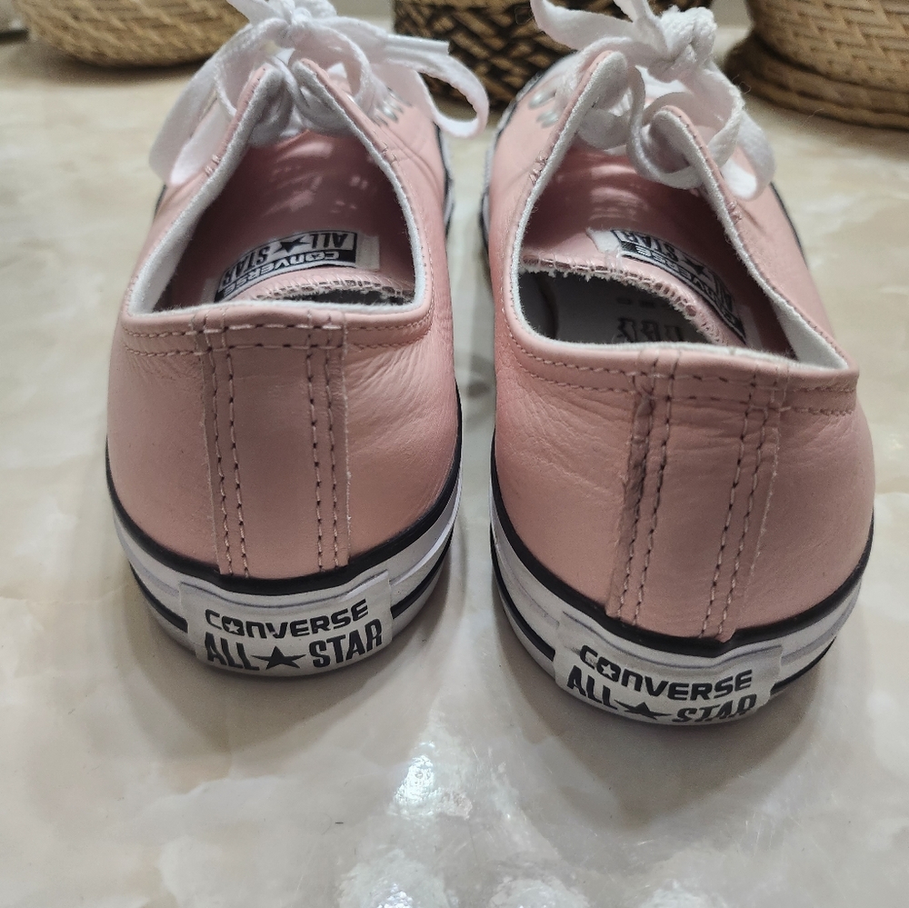 Pink converse - Picture 2 of 3